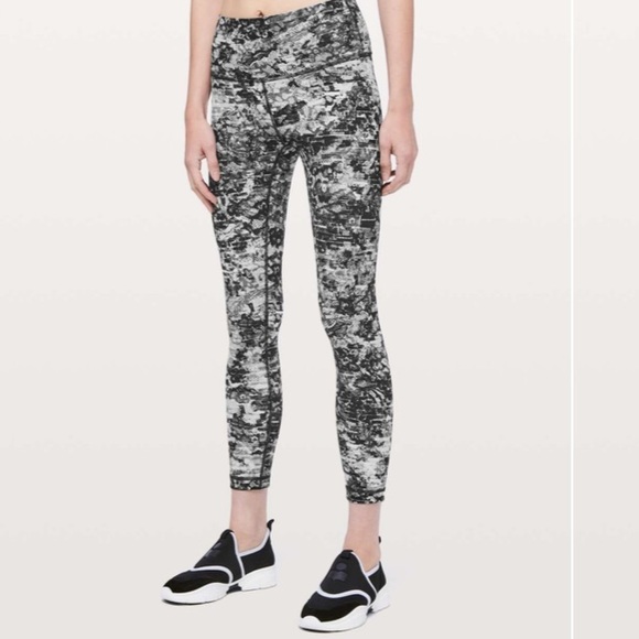 Lululemon Wunder Under High-Rise 7/8 Tight *Full-On Luxtreme 25" - Picture 6 of 15